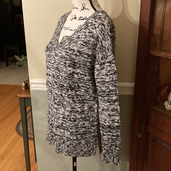 American Eagle black/white silver thread v-neck sweater - Picture 2 of 7